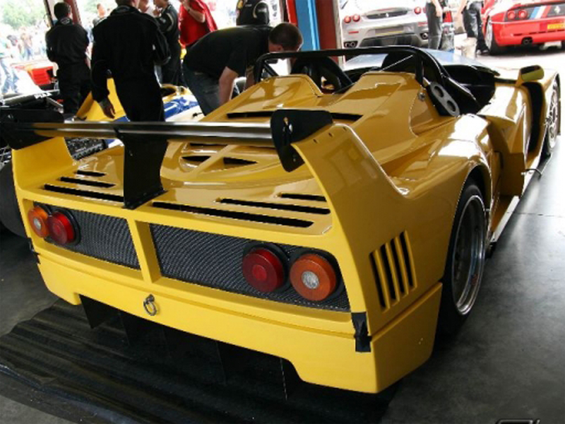 Illustration for article titled The Story Of The Ferrari F40 LM That Lost Its Top